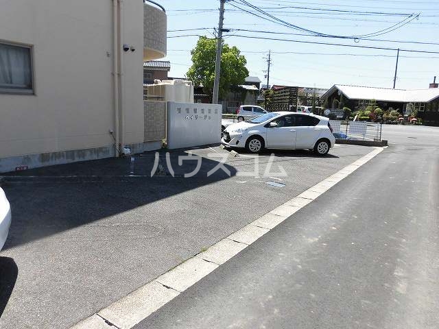 23/30 駐車場