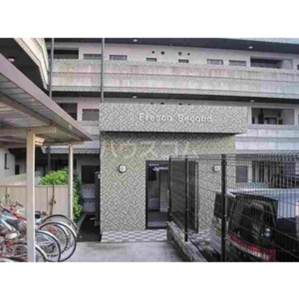 22/30 エントランス