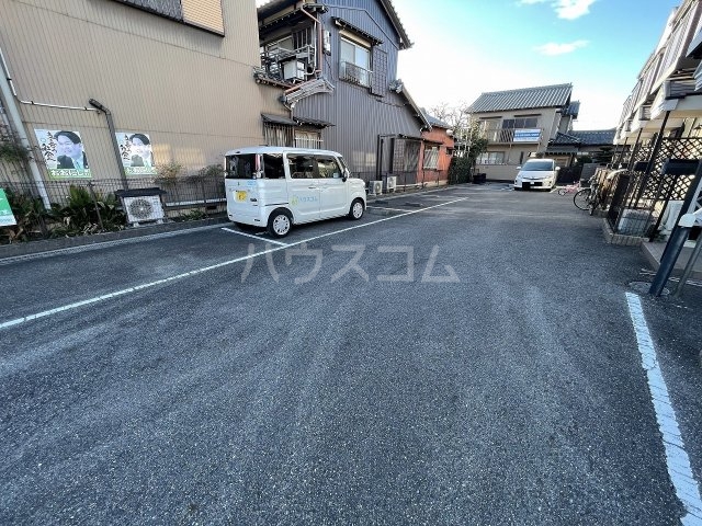 27/30 駐車場