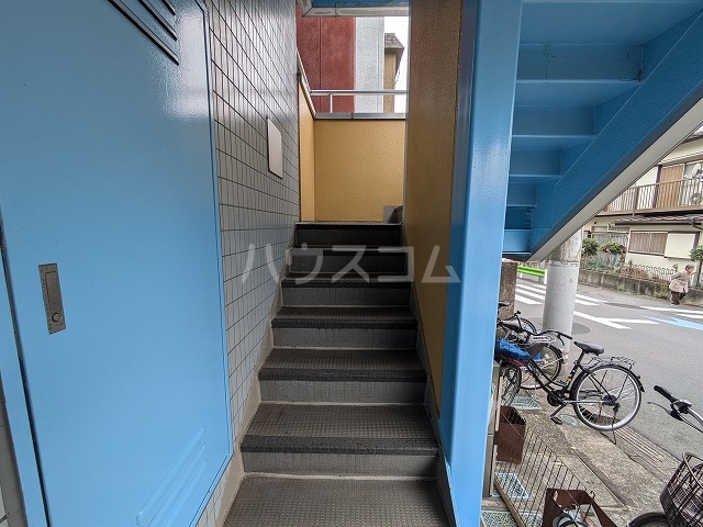 25/30 エントランス