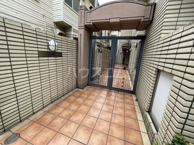 22/30 エントランス