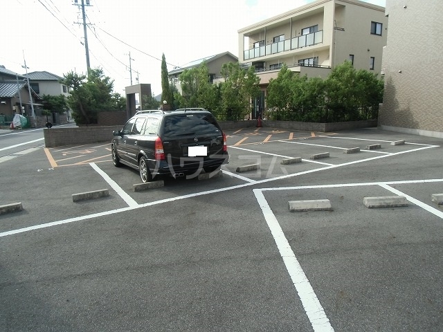 23/30 駐車場