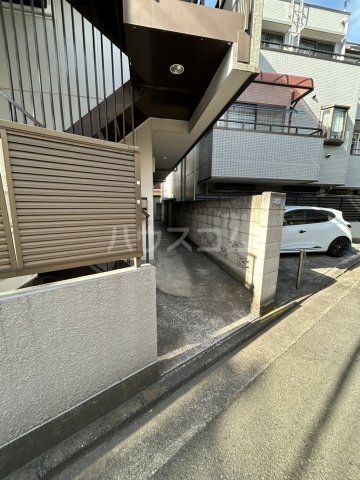 23/28 エントランス