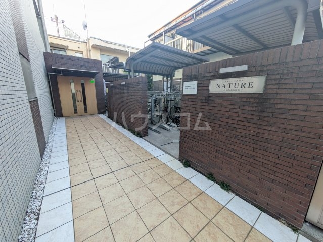 28/30 エントランス