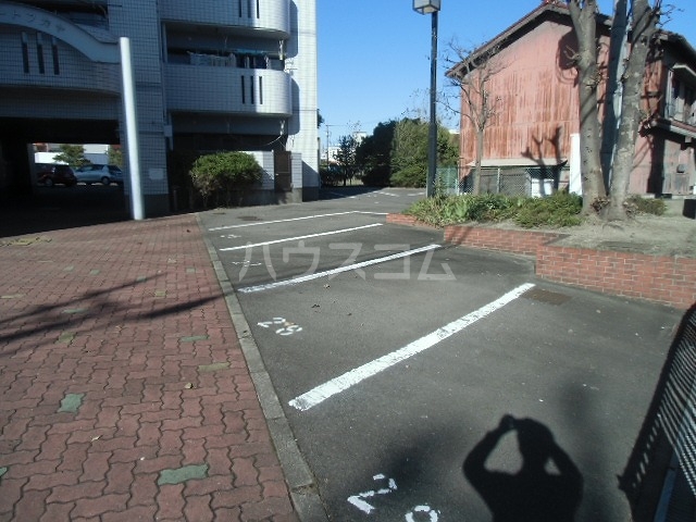23/30 駐車場