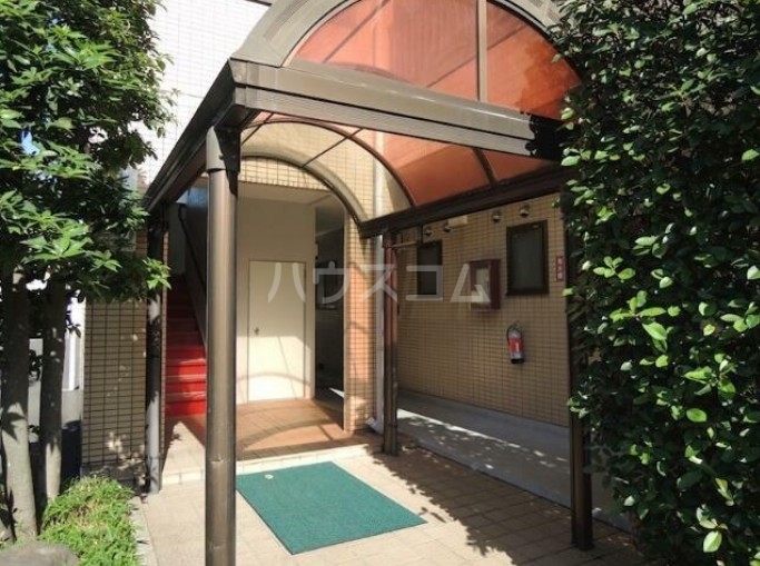 23/30 エントランス