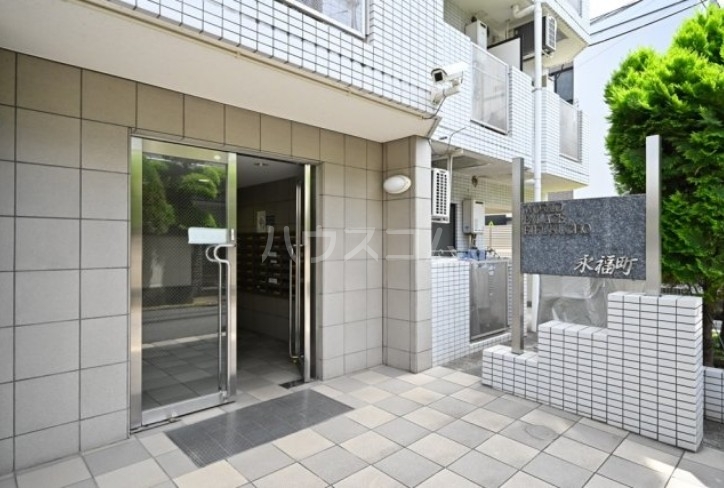 16/23 エントランス