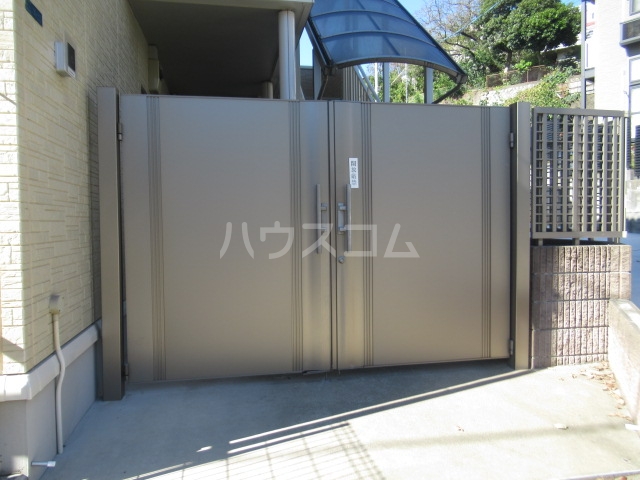 22/25 エントランス