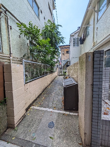 20/21 エントランス