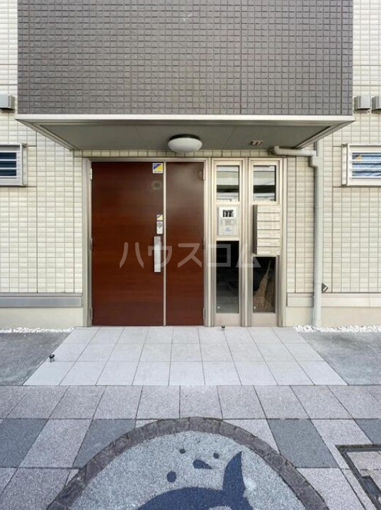 18/21 エントランス