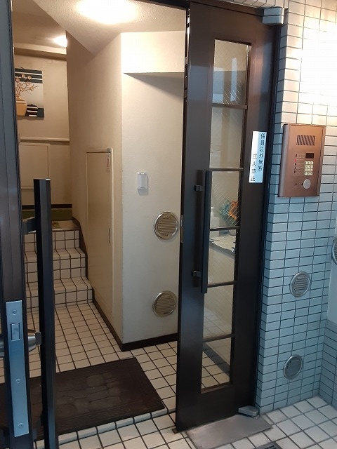 25/30 エントランス