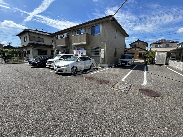 23/30 駐車場
