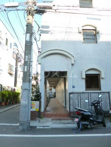 18/19 エントランス