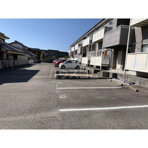 28/30 駐車場