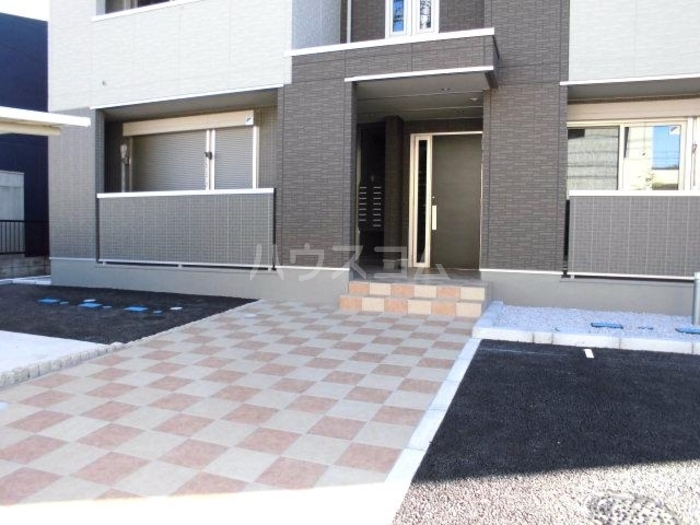 19/30 エントランス