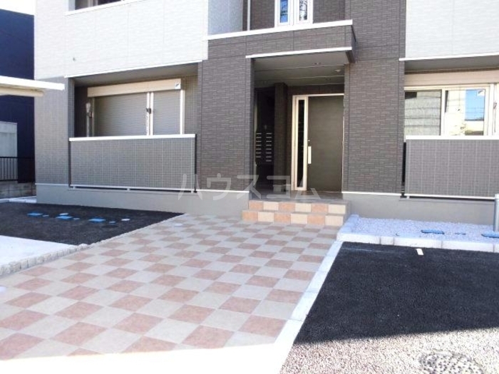 21/30 エントランス