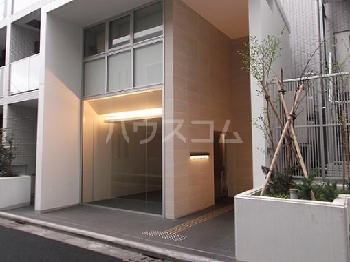 16/20 エントランス