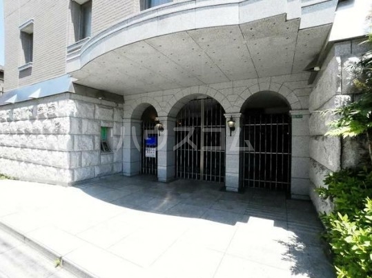 18/20 エントランス