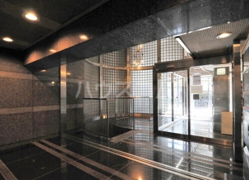 17/23 エントランス