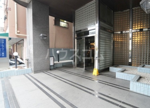 18/23 エントランス