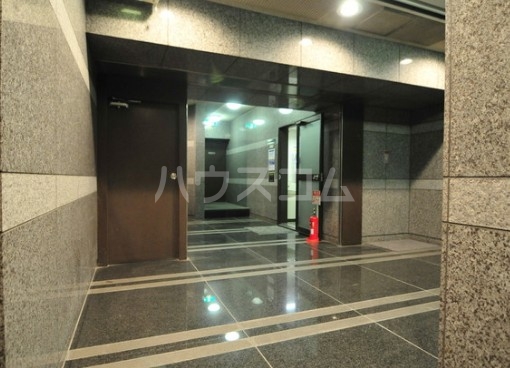 19/23 エントランス