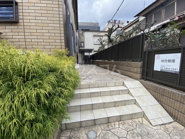 21/30 エントランス