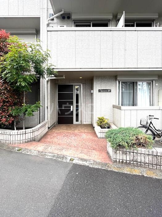 20/21 エントランス