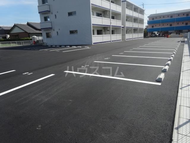 24/27 駐車場