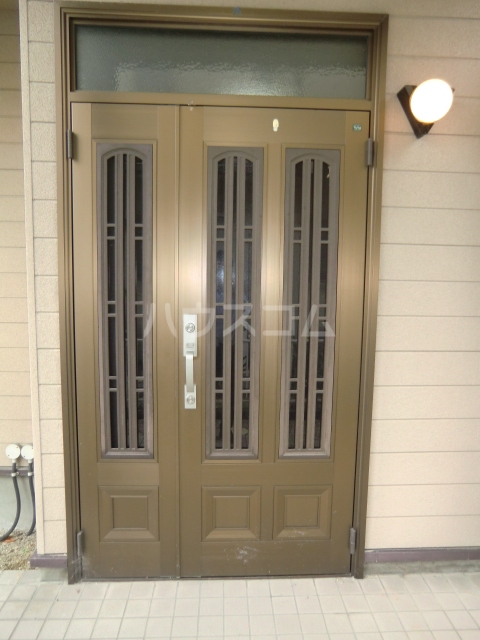 21/23 エントランス