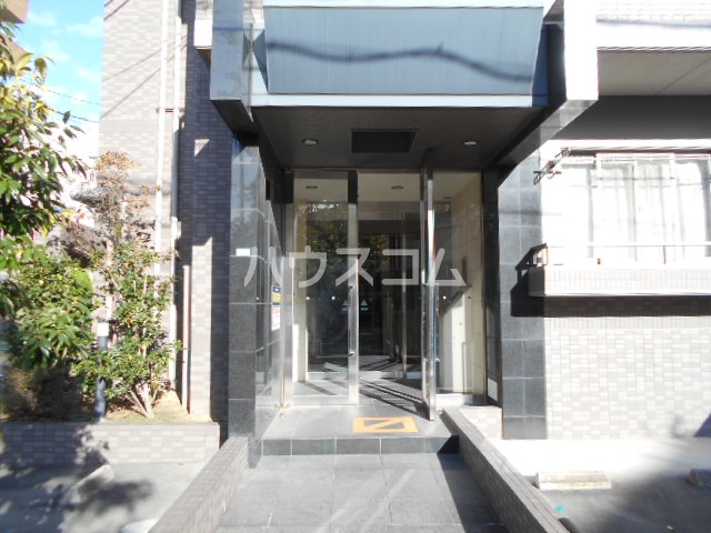 21/30 エントランス