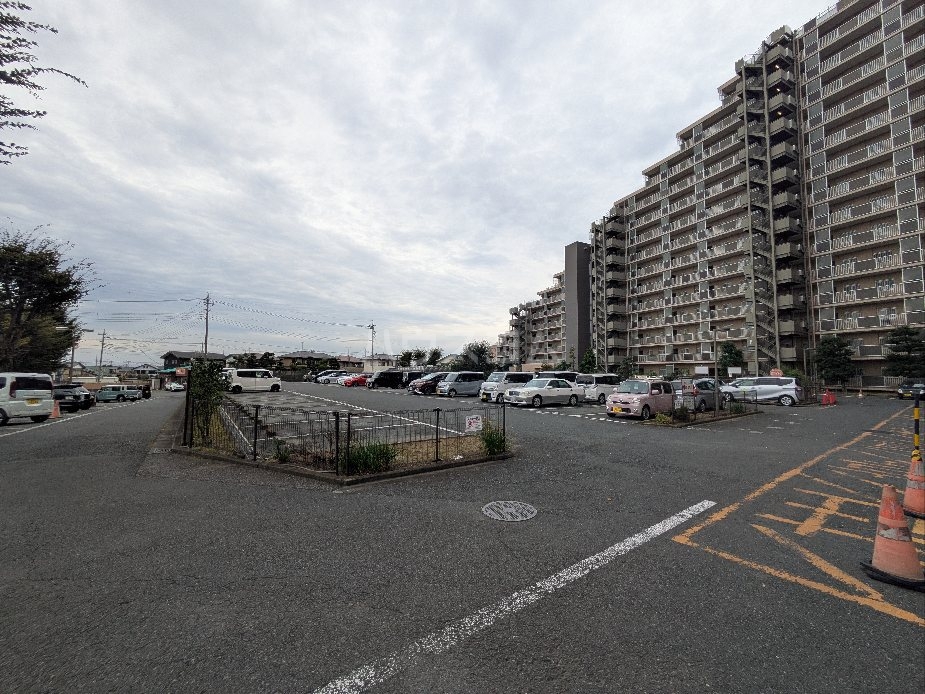 27/30 駐車場