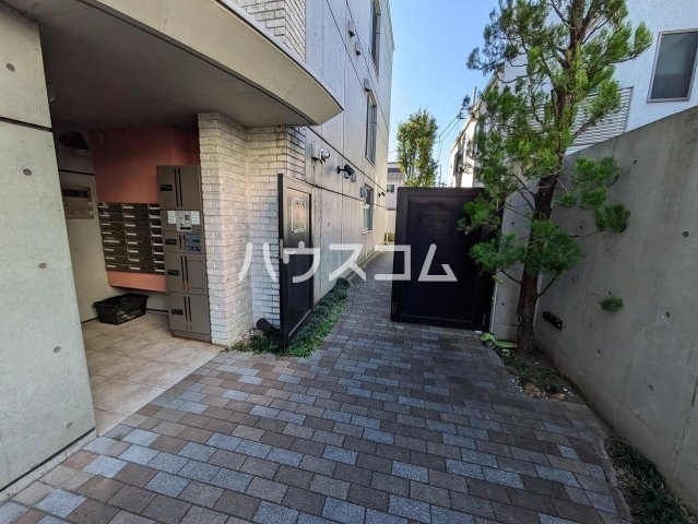 16/20 エントランス