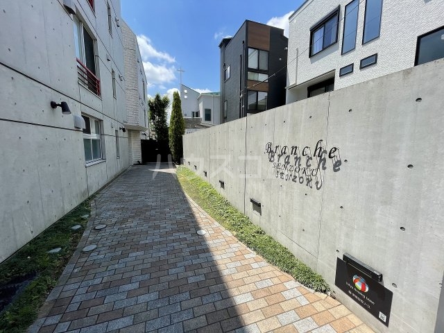 19/23 エントランス