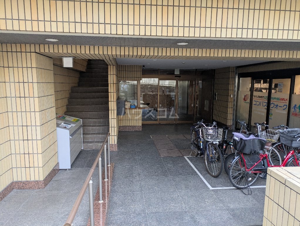 28/30 エントランス