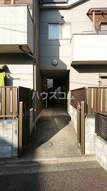 18/25 エントランス