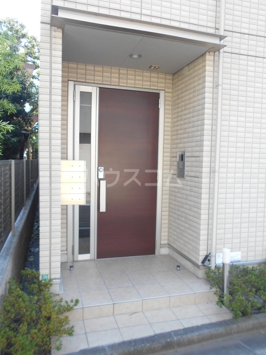 16/23 エントランス