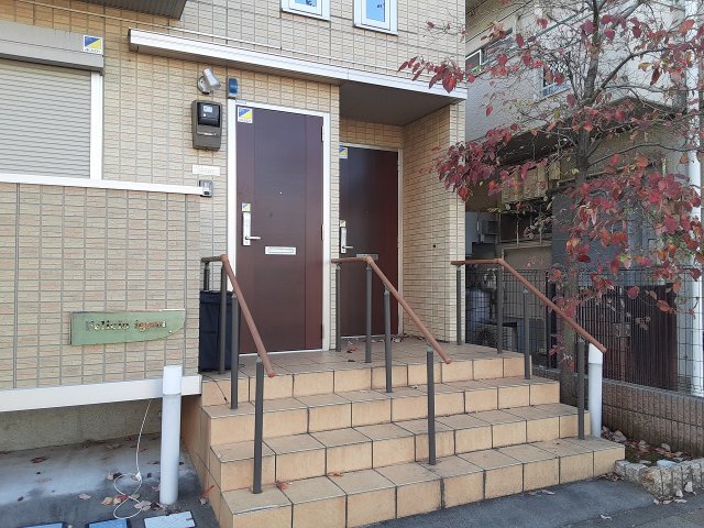 23/28 エントランス