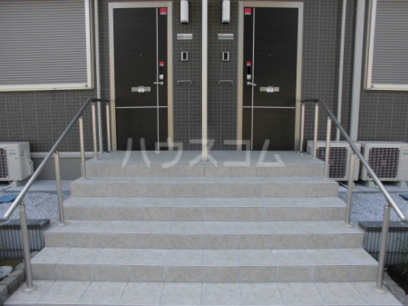 16/27 エントランス