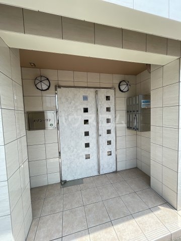 26/30 エントランス