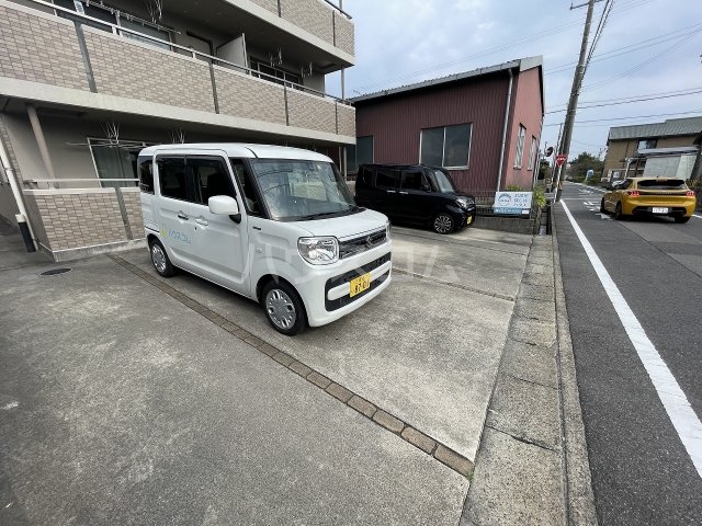 23/30 駐車場