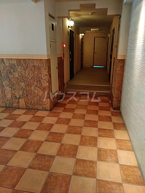 18/27 エントランス