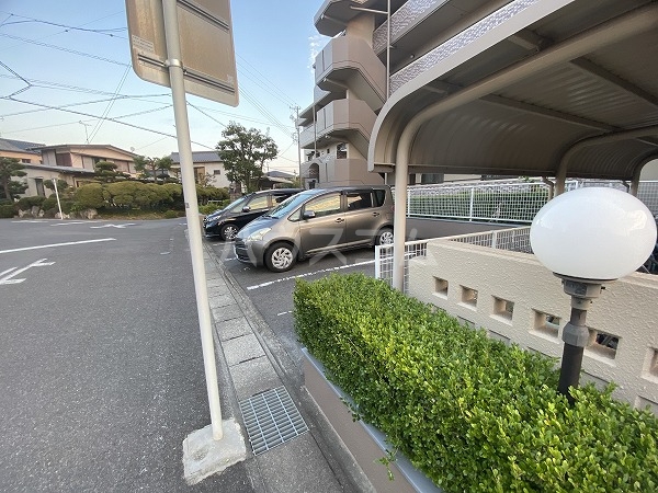 2/5 駐車場