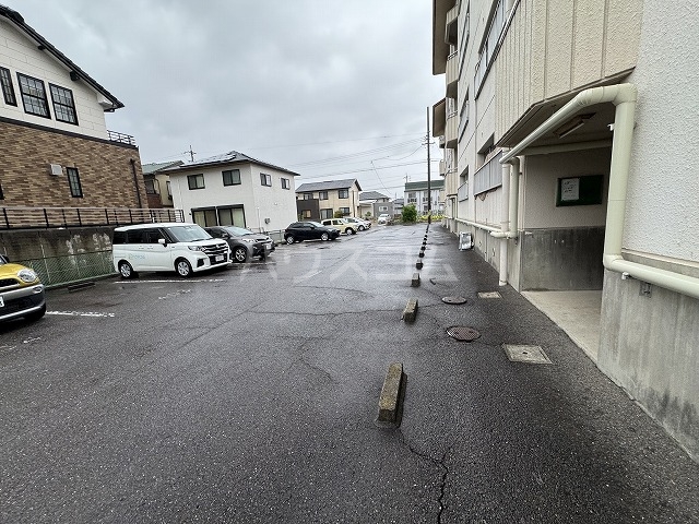 27/30 駐車場