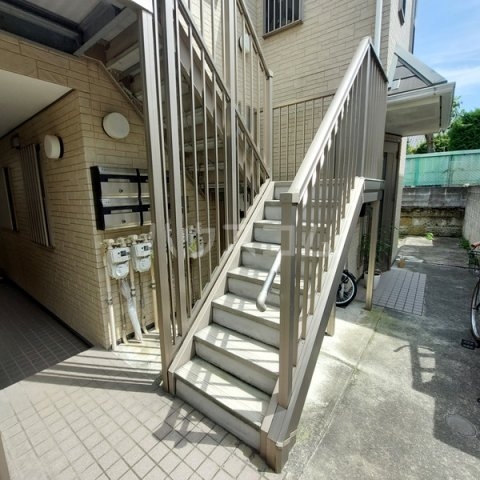 13/23 エントランス