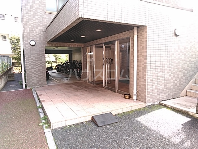 24/28 エントランス