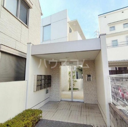 13/22 エントランス