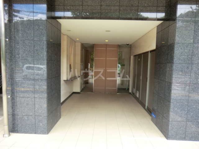 28/30 エントランス