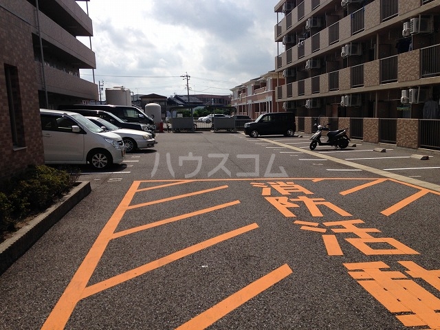 18/20 駐車場