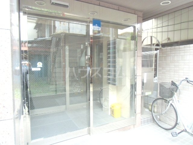 2/5 エントランス