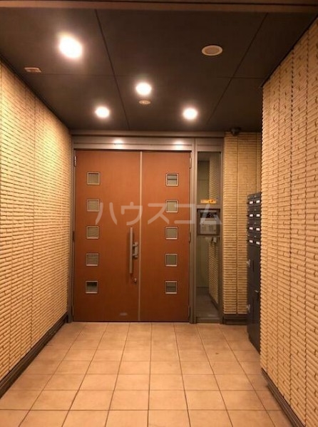 24/30 エントランス